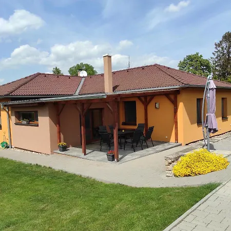 Prazdninovy Dum U Znojma Feriehus *