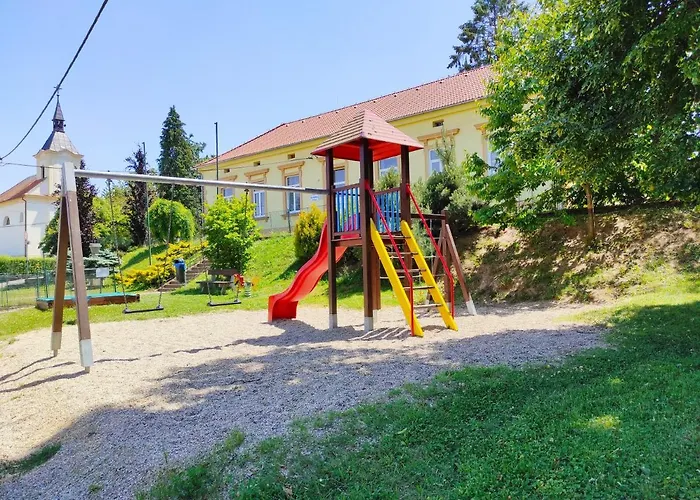 Prazdninovy Dum U Znojma בית נופש